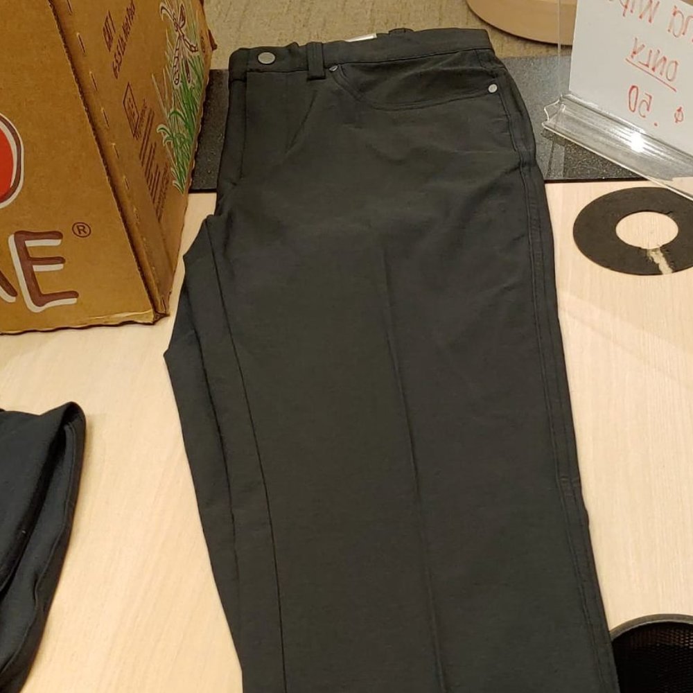 Greg Norman Men’s Performance Classic Travel Dress Pants Gray - Picture 5 of 7